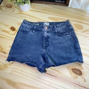 Universal thread size 2 jean shorts